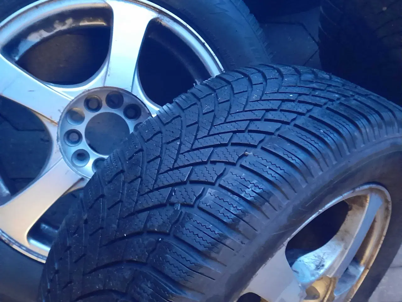 Billede 2 - Vinterdæk med fælge 215/60R16