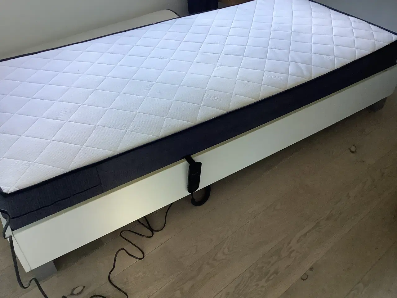 Billede 1 - Elevationsseng med JENSEN madras og Topmadras