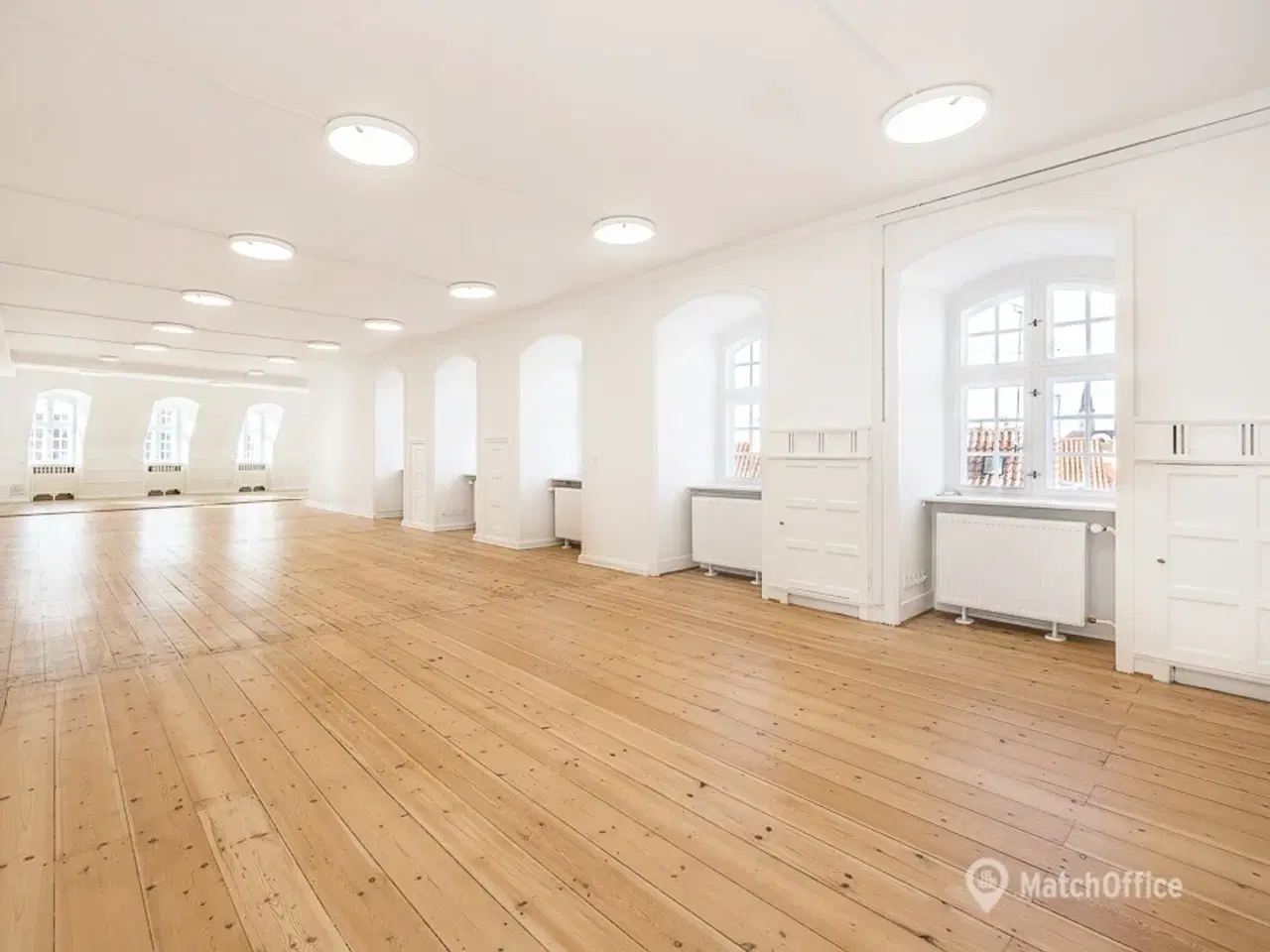 Billede 3 - Gammel og hellig sjæl. nu moderne og funktionelle kontorer