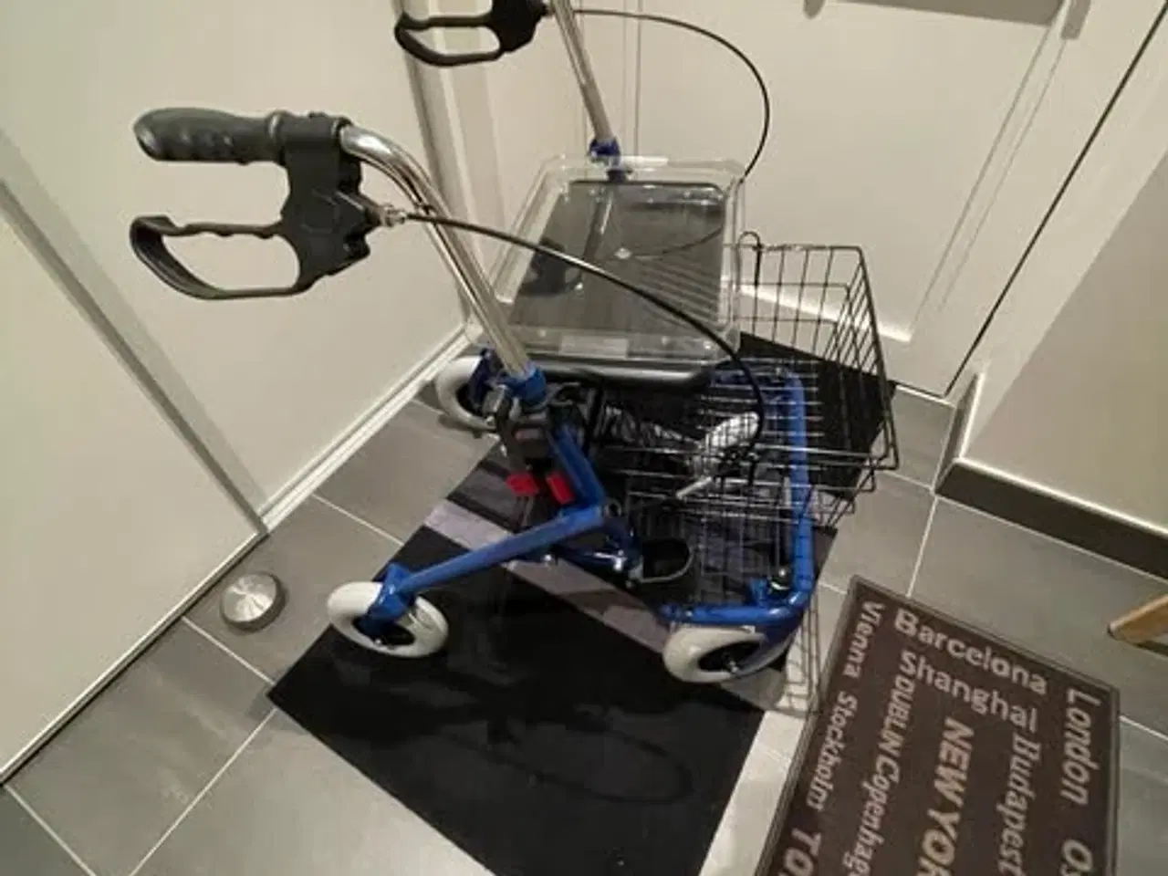 Billede 4 - Rollator brugt 1 uge inden døre.