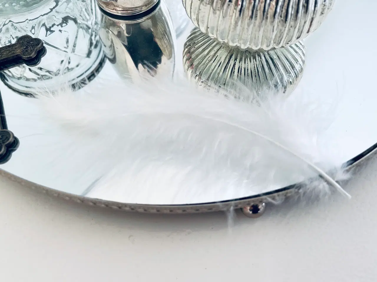 Billede 5 - Hvide bløde luftige fjer til hobby 