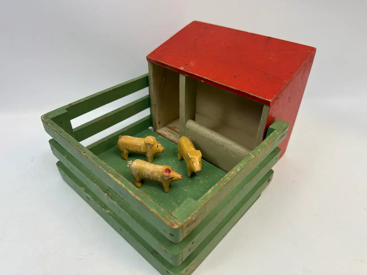 Billede 1 - Ældre grisestald m. grise (Fængselslegetøj)