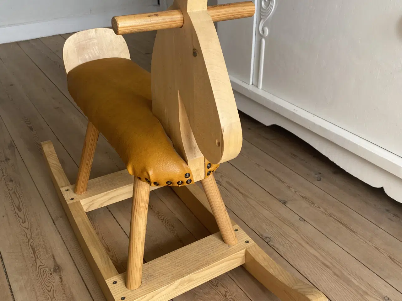 Billede 1 - Gyngehest i træ “Arne Nielsen”