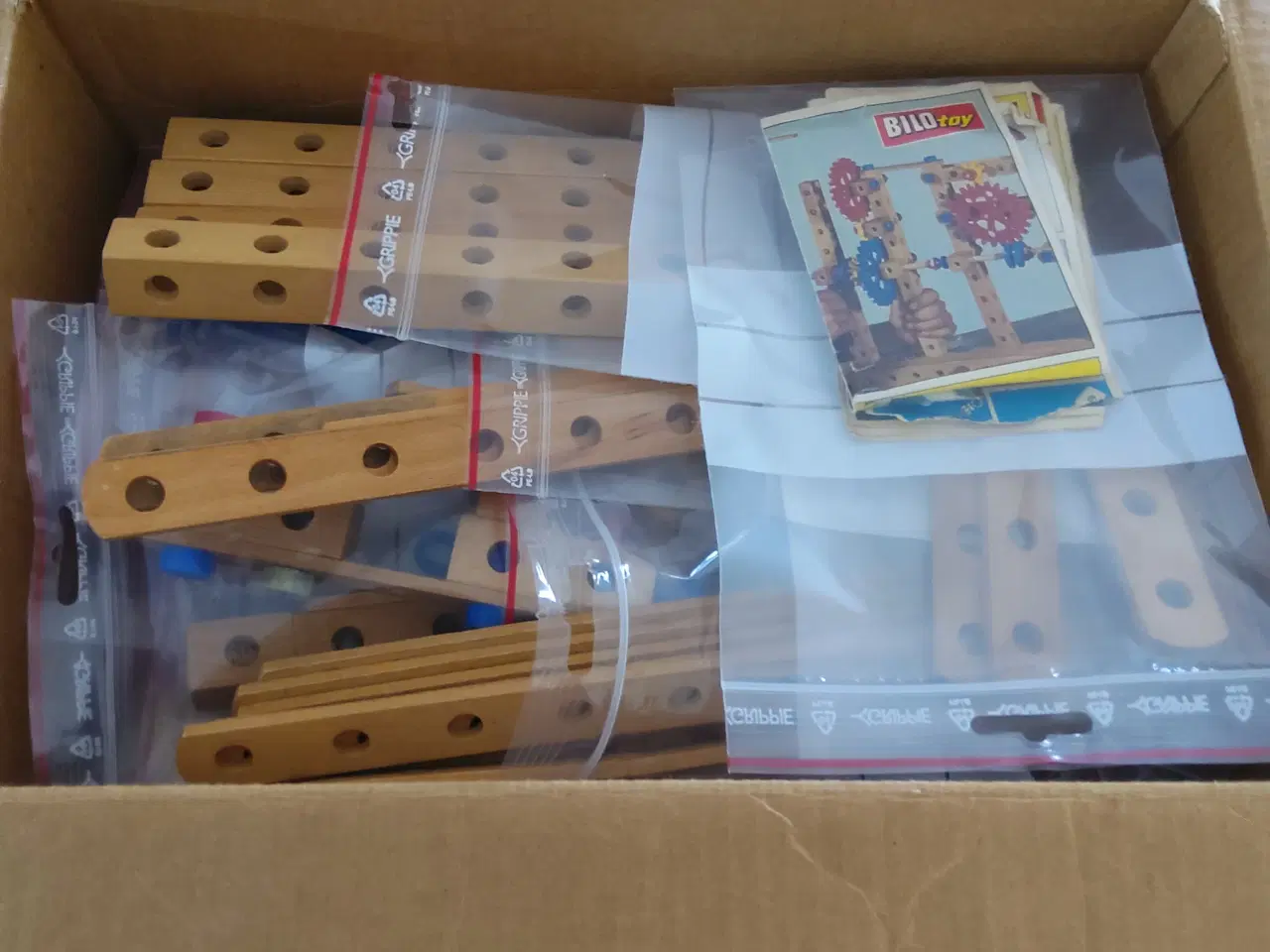 Billede 2 - Lego bilofix byggesæt i træ.