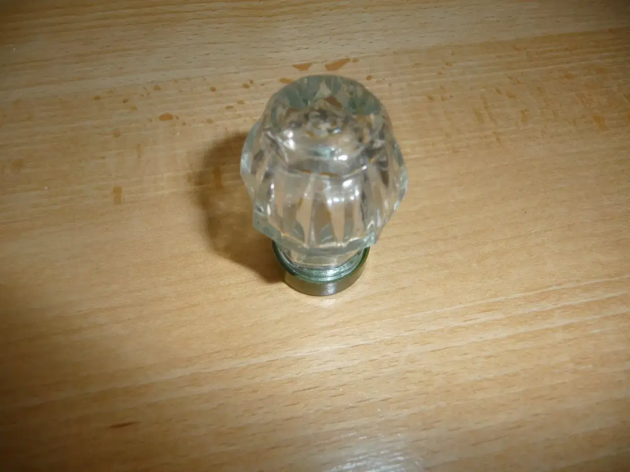Billede 2 - saltbøsse i glas med plast låg