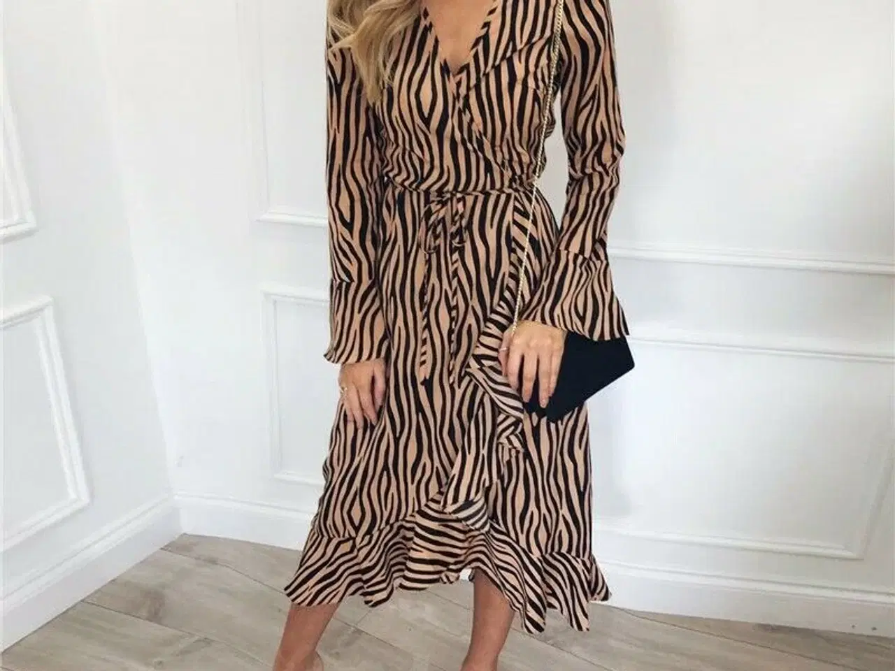 Billede 1 - Skøn Tiger eller zebra stribet kjole(Wrap).