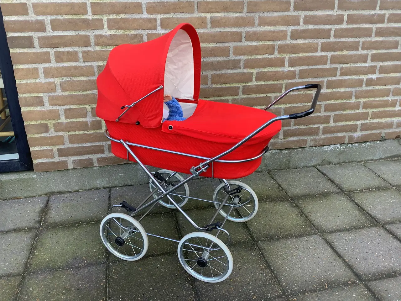 Billede 10 - Dukkevogn rød og crom stål stel