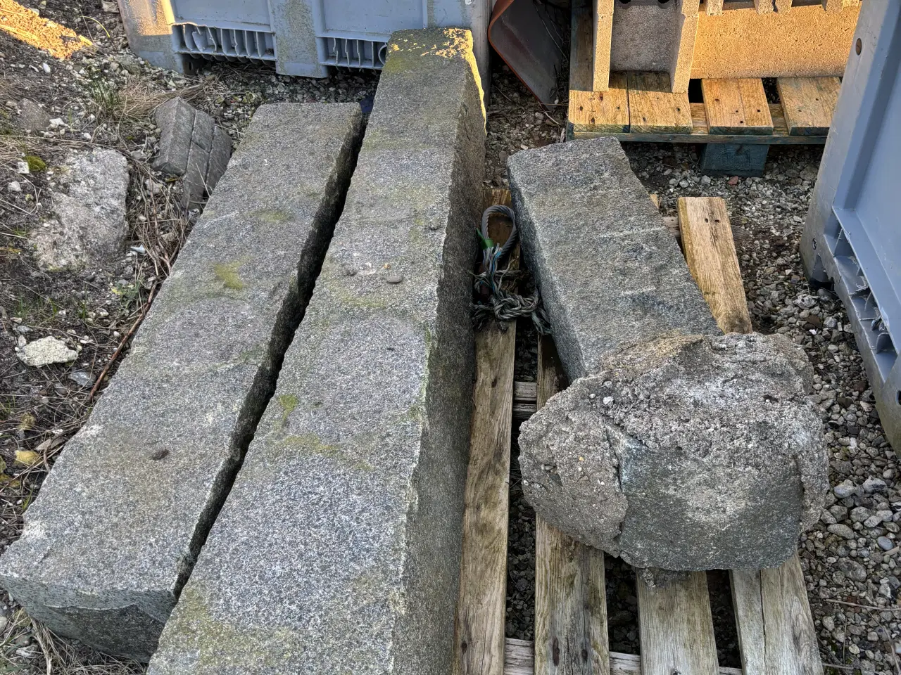 Billede 2 - Granit søjler