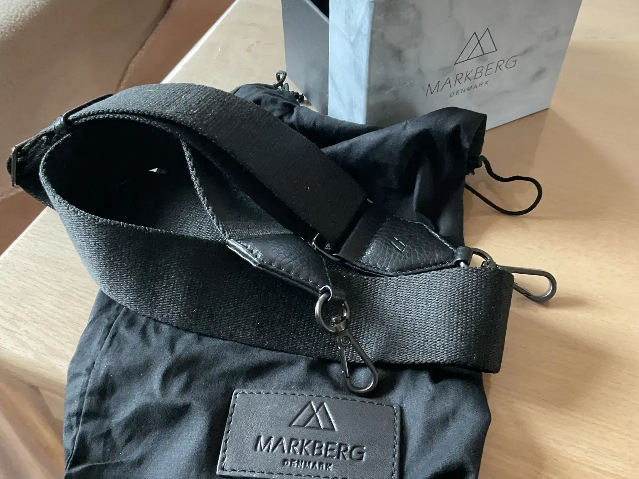 Billede 1 - Ubrugt Markberg sort taskerem i original emballage