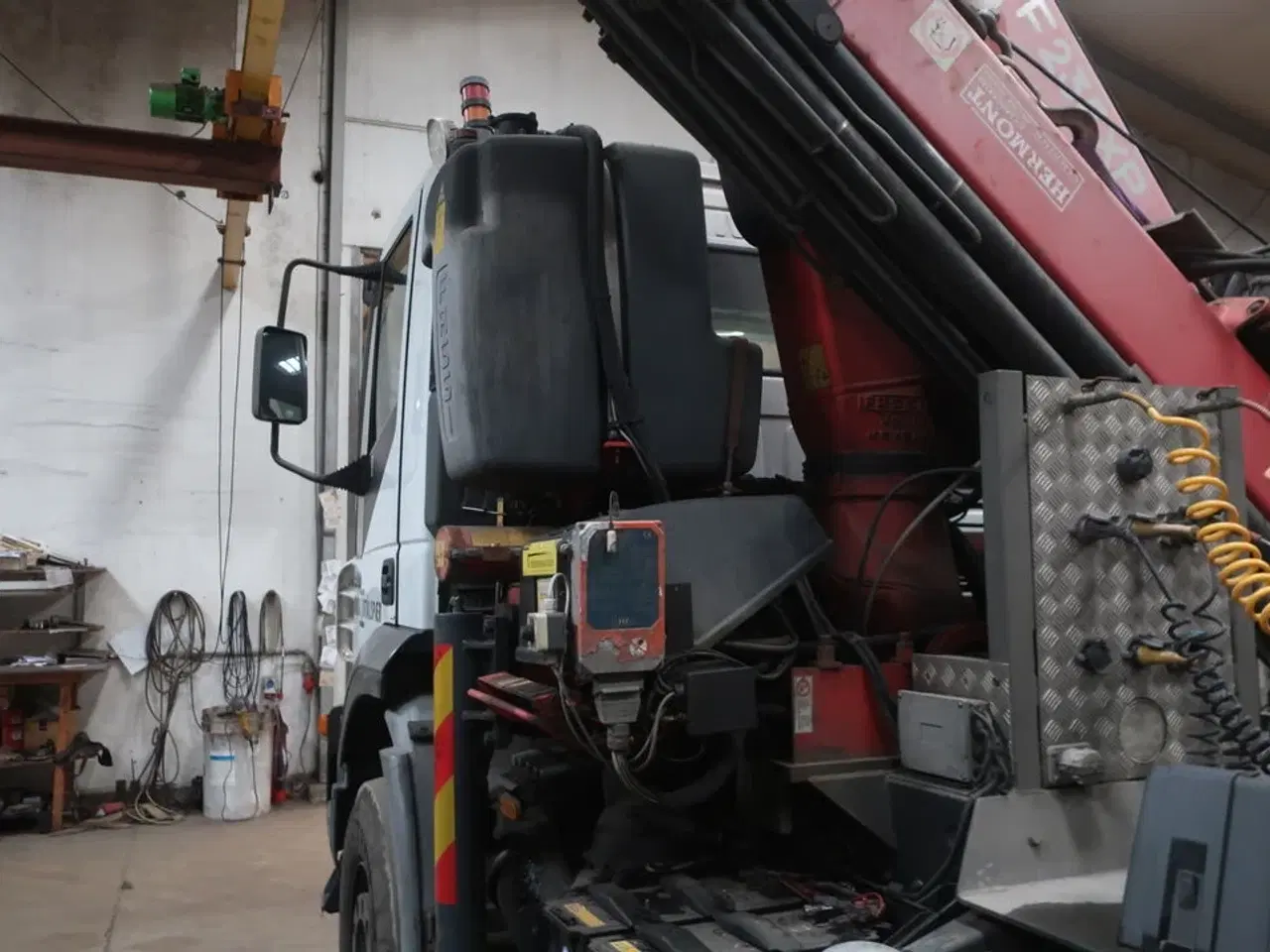 Billede 27 - Lastbil IVECO Trakker Ad190t31 med anhænger, kran FASSI F235AXP26