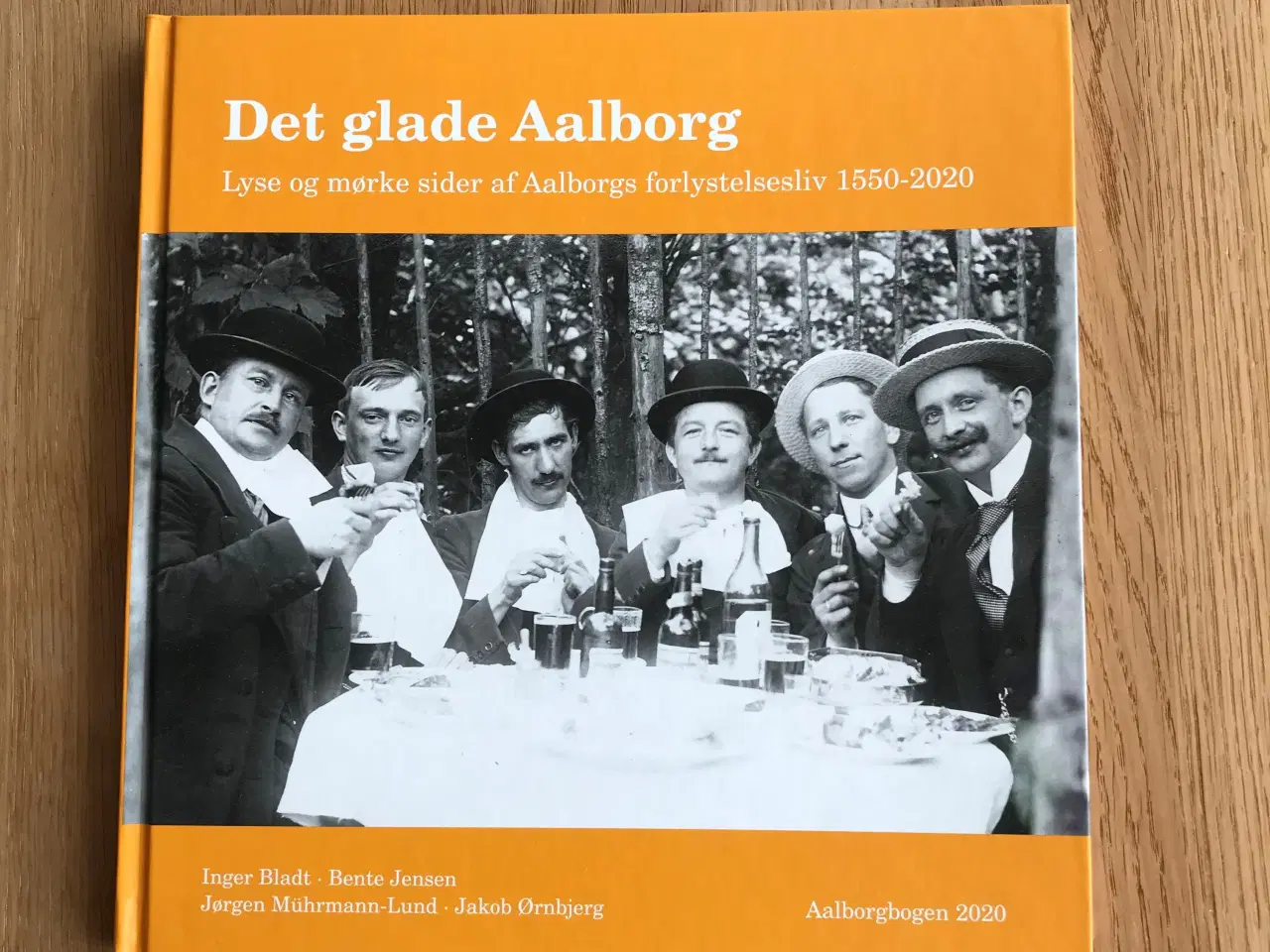 Billede 1 - Det glade Aalborg  -  Aalborgbogen 2020