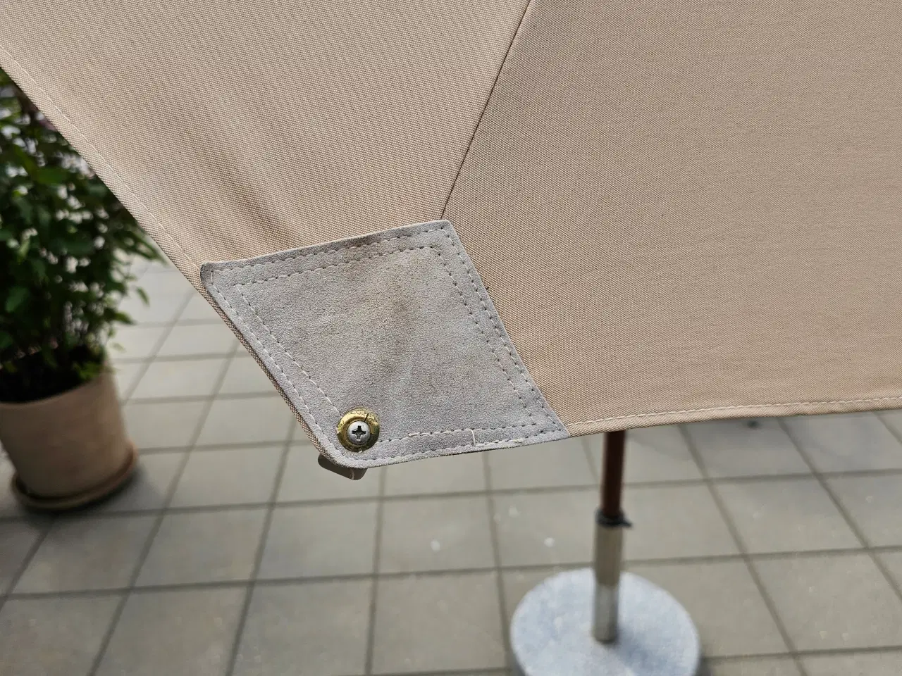 Billede 6 - Parasoller - 2 ens inkl. fod.