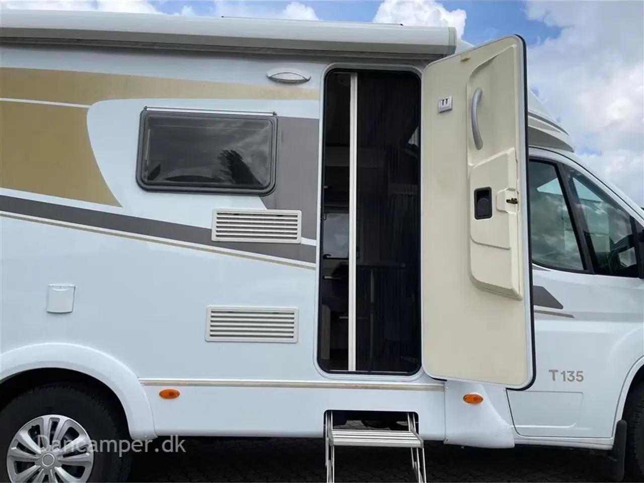Billede 8 - 2018 - Carado T 135   Pæn og velholdt camper. Fransk seng, solceller.