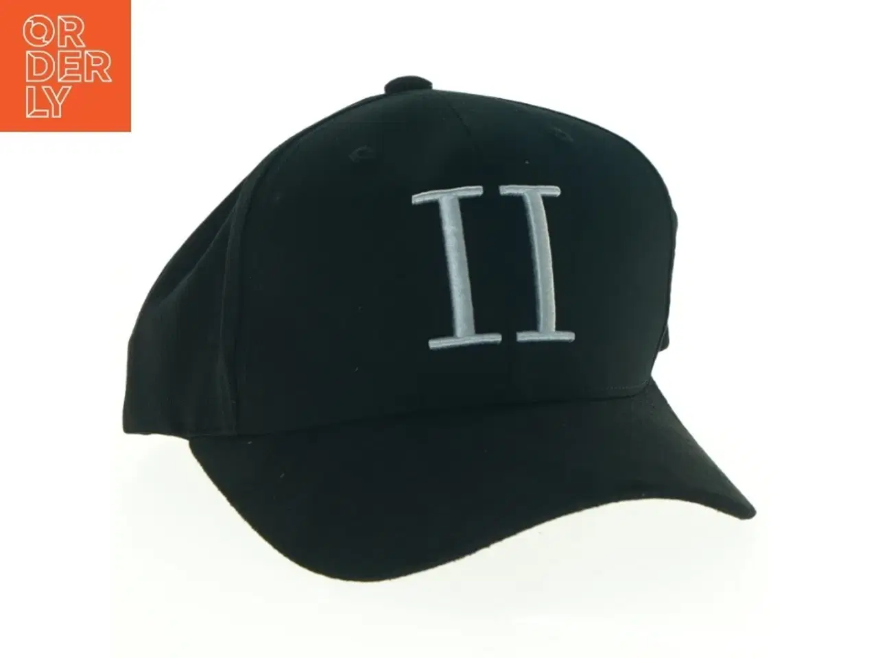 Billede 1 - Sort baseballkasket med logo (str. 20 x 24 cm)