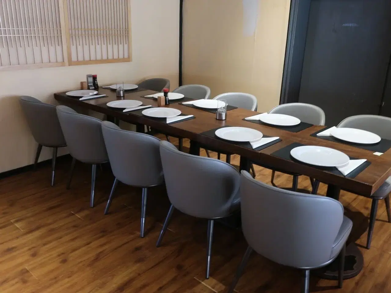 Billede 3 - 3 borde og 10 nye stole