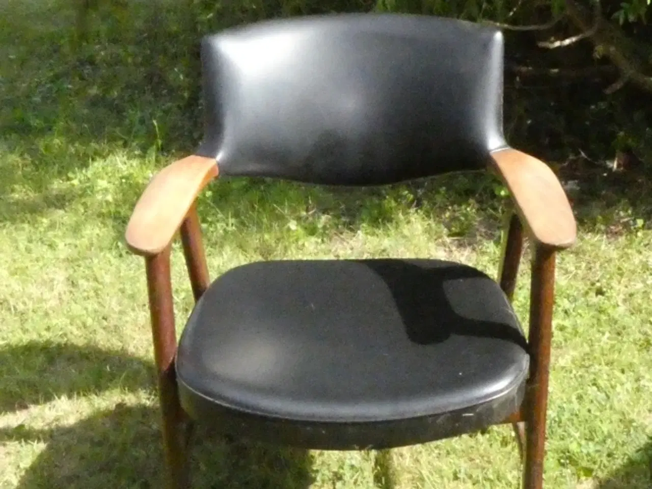 Billede 5 - Wegner stol skal lige vaskes af