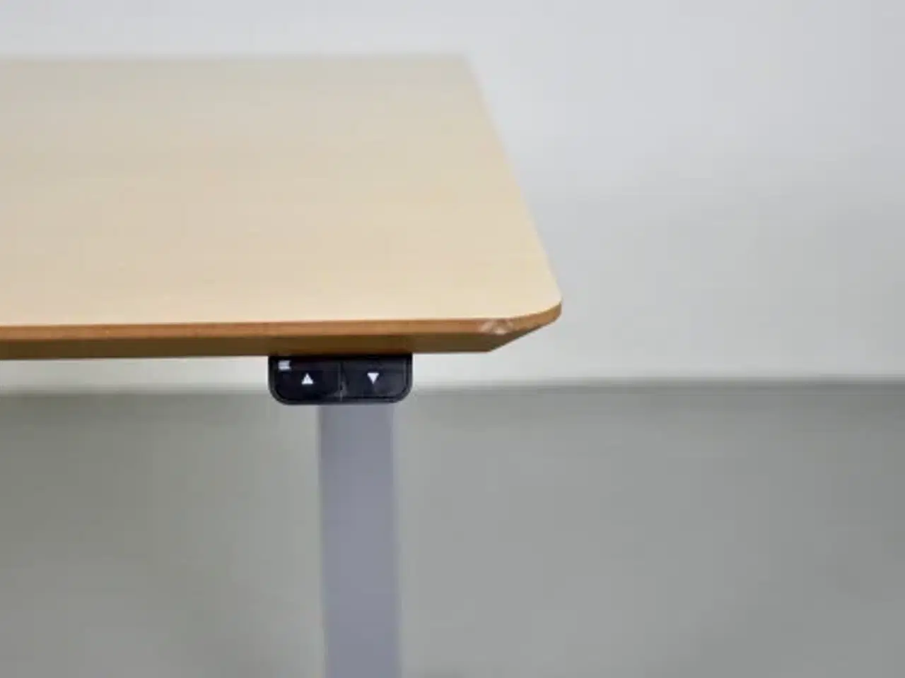 Billede 10 - Scan office hæve-/sænkebord med birkelaminat, 140 cm.