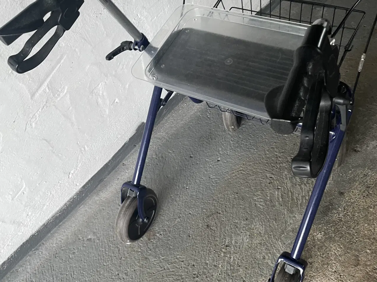 Billede 3 - Rollator med sæde
