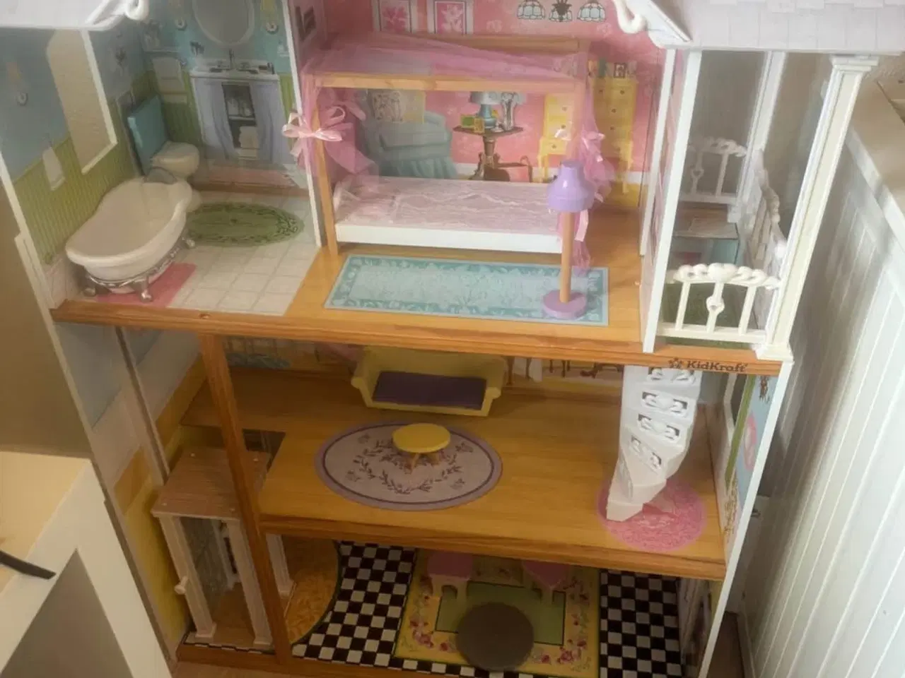 Billede 1 - Dukkehus med Barbie tilbehør