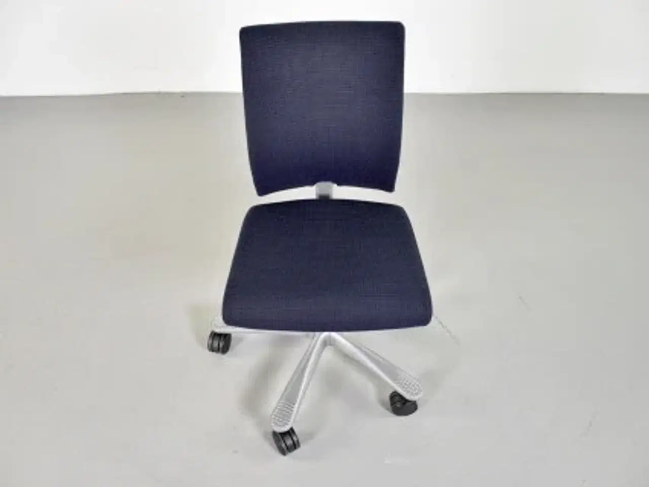 Billede 5 - Häg h04 kontorstol med sort/blå polster og alugråt stel