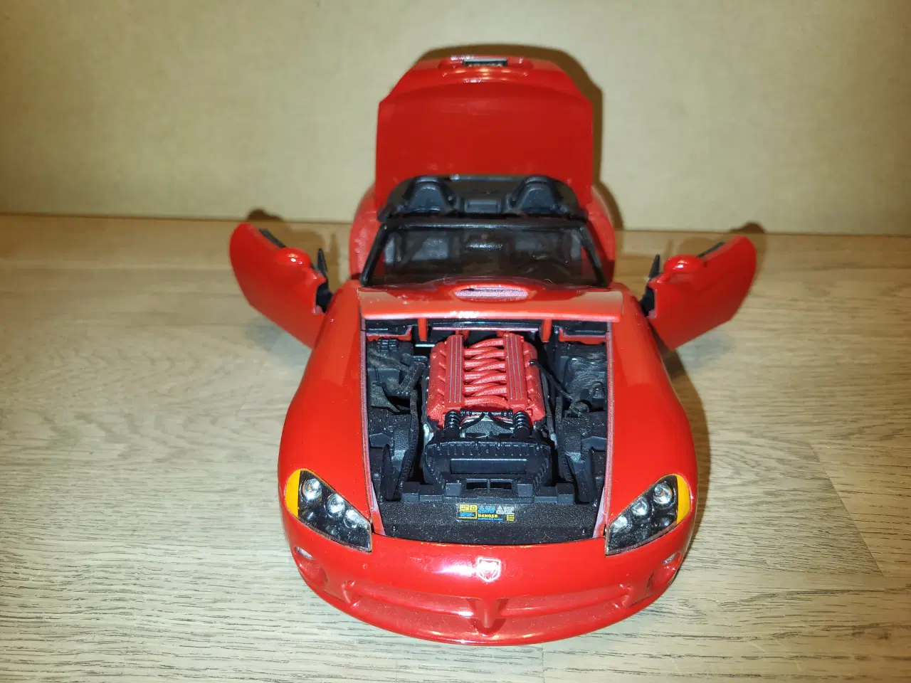 Billede 5 - Modelbil, Dodge Viper SRT-10.  Skala 1/18.