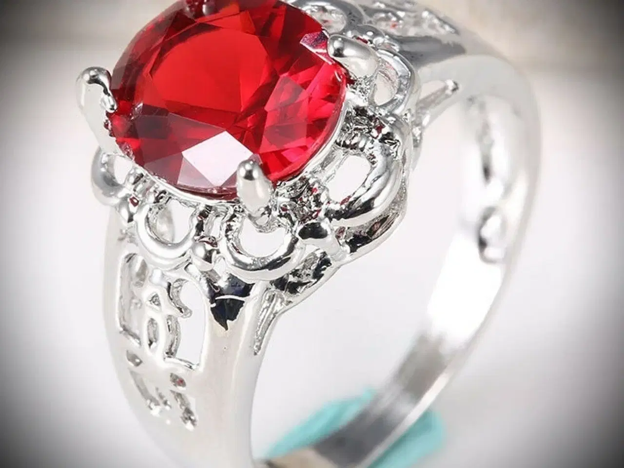 Billede 1 - * Sterlingsølv; Unisex-ring - med flot rød sten