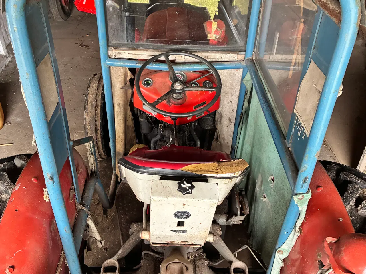 Billede 4 - Massey Ferguson traktor m. skovl, vogn, plov og ha