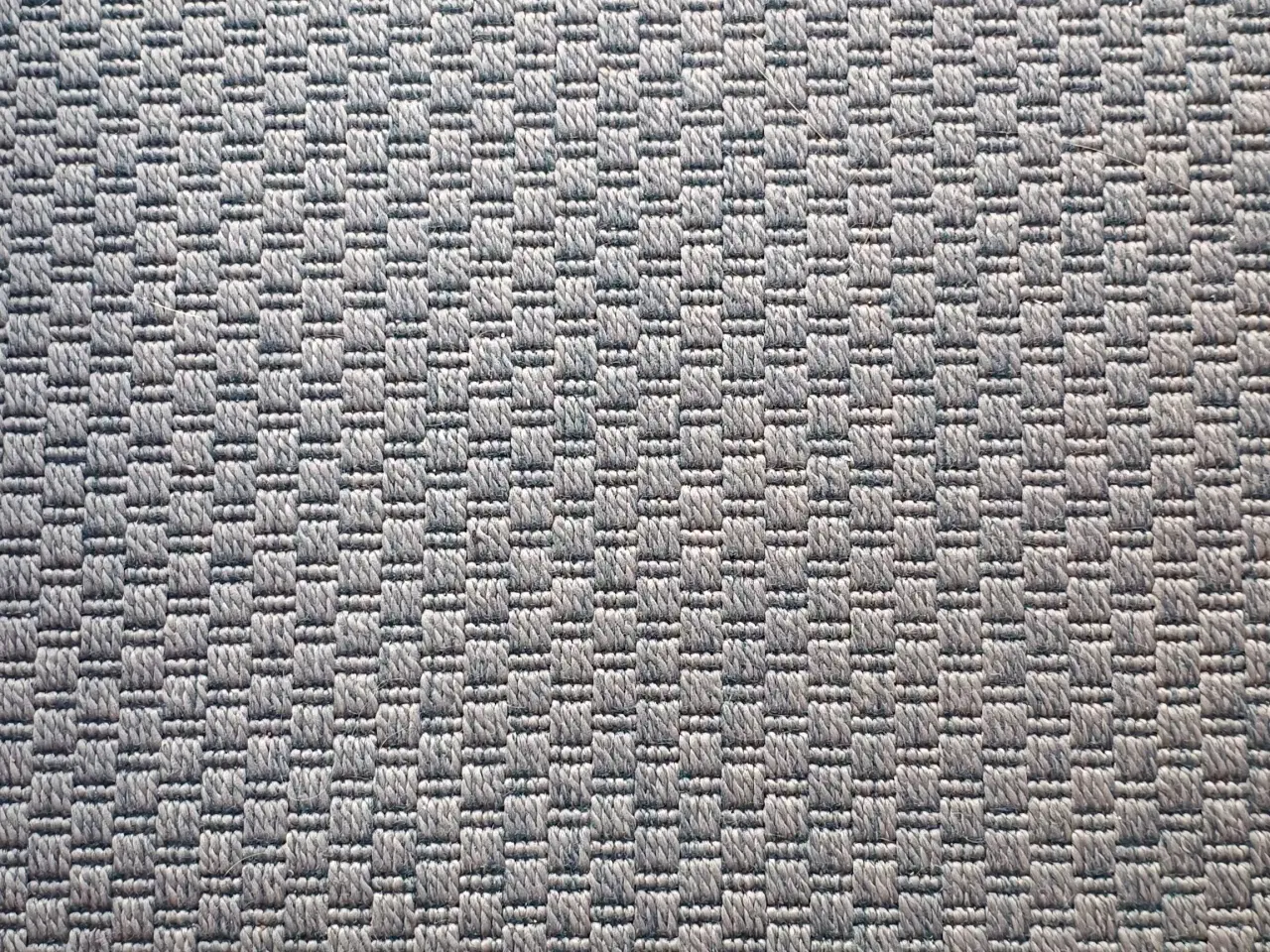Billede 1 - Gulvtæppe fladvævet til inde og ude brug