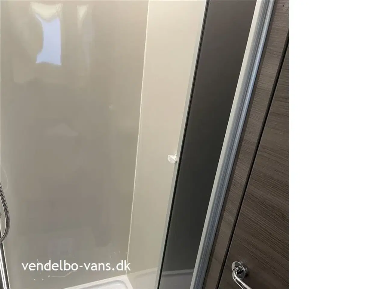 Billede 18 - 2026 - McLouis Mc4 879 G   Centralseng med stor garage - Automatgear