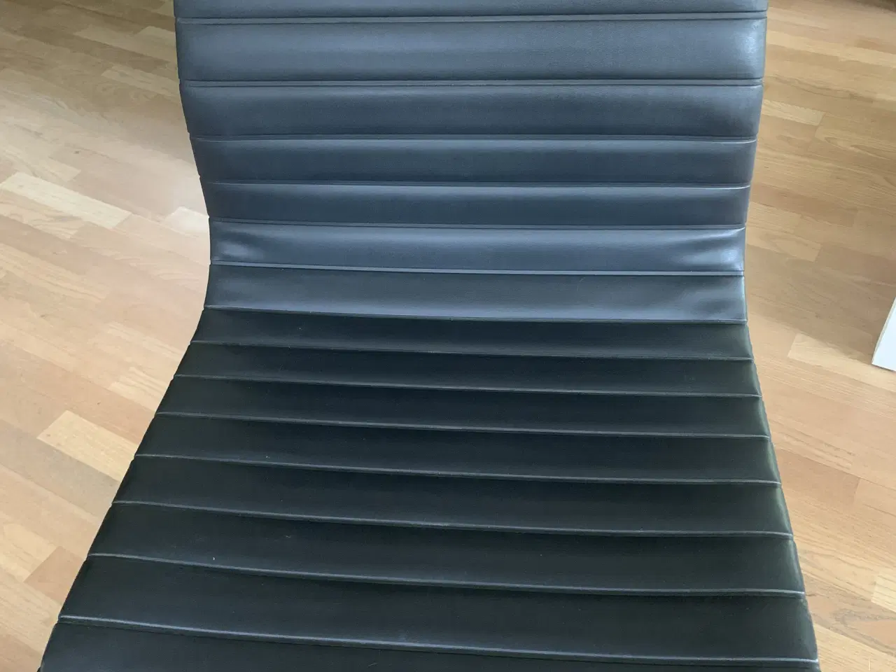 Billede 2 - Eames, EA-105  