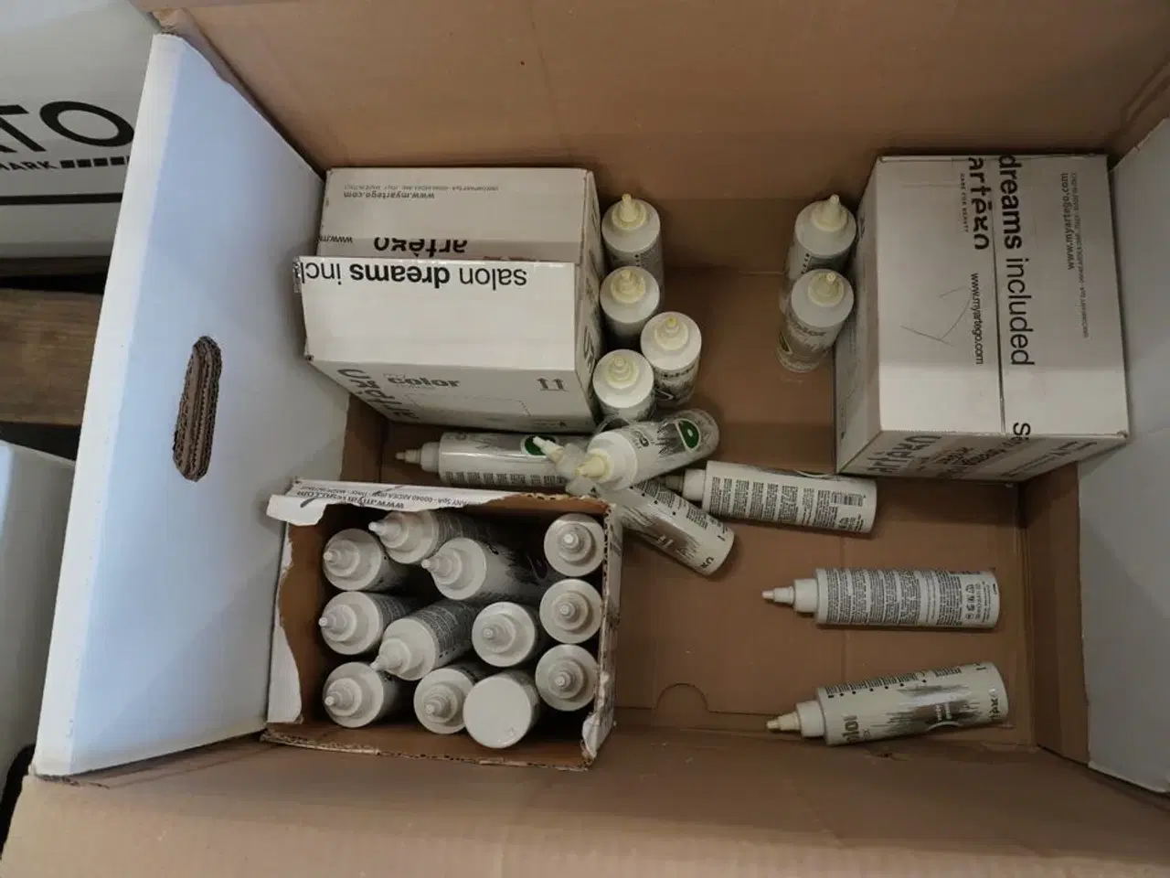 Billede 2 - Kasse med hårfarve, Artego, 200ml.