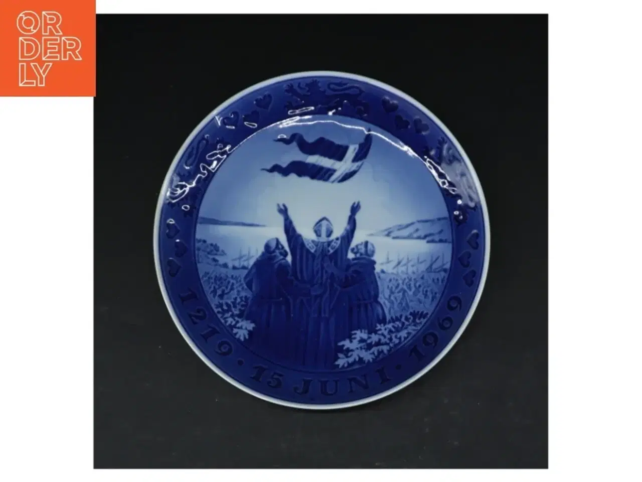 Billede 1 - Valdemarsdag Jubilæumsplatte fra Royal Copenhagen (str. Ø. 20,5 cm)
