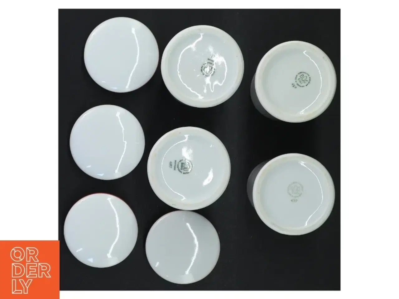 Billede 8 - Hvide porcelænkrukker til krydderier fra Bing & Grøndahl (str. 11 x Ø5 cm)