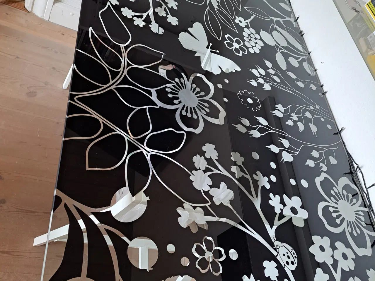Billede 1 - Glas-bordplade med blomster-mønster