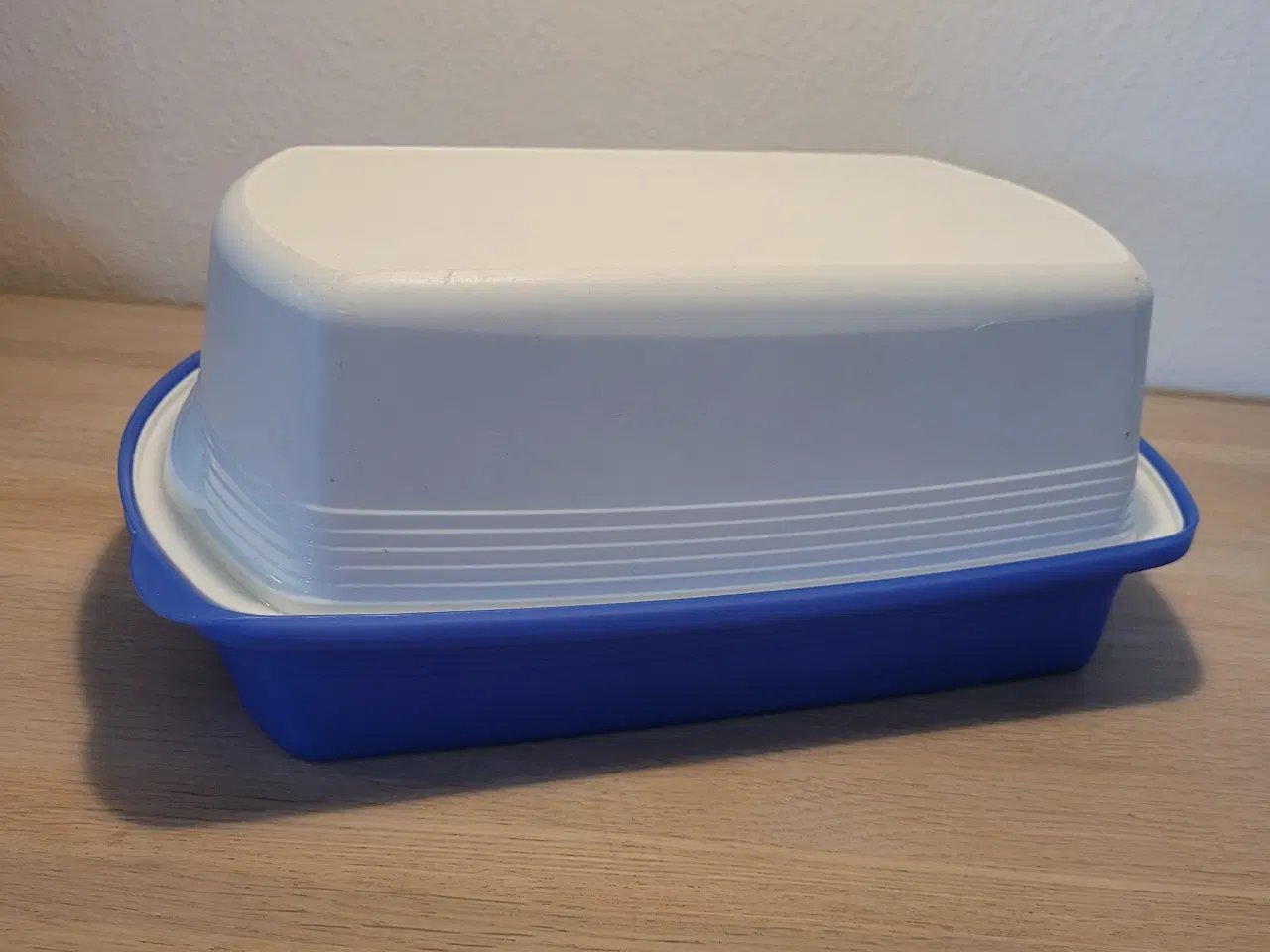 Billede 2 - Tupperware boks med rist i. Ost/ optøning m.m.