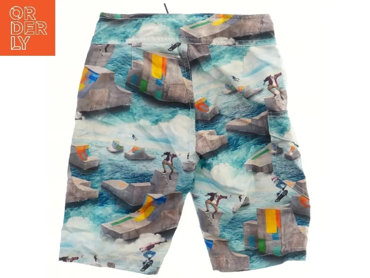 Billede 2 - Shorts med skaterprint fra Molo (str. 122)