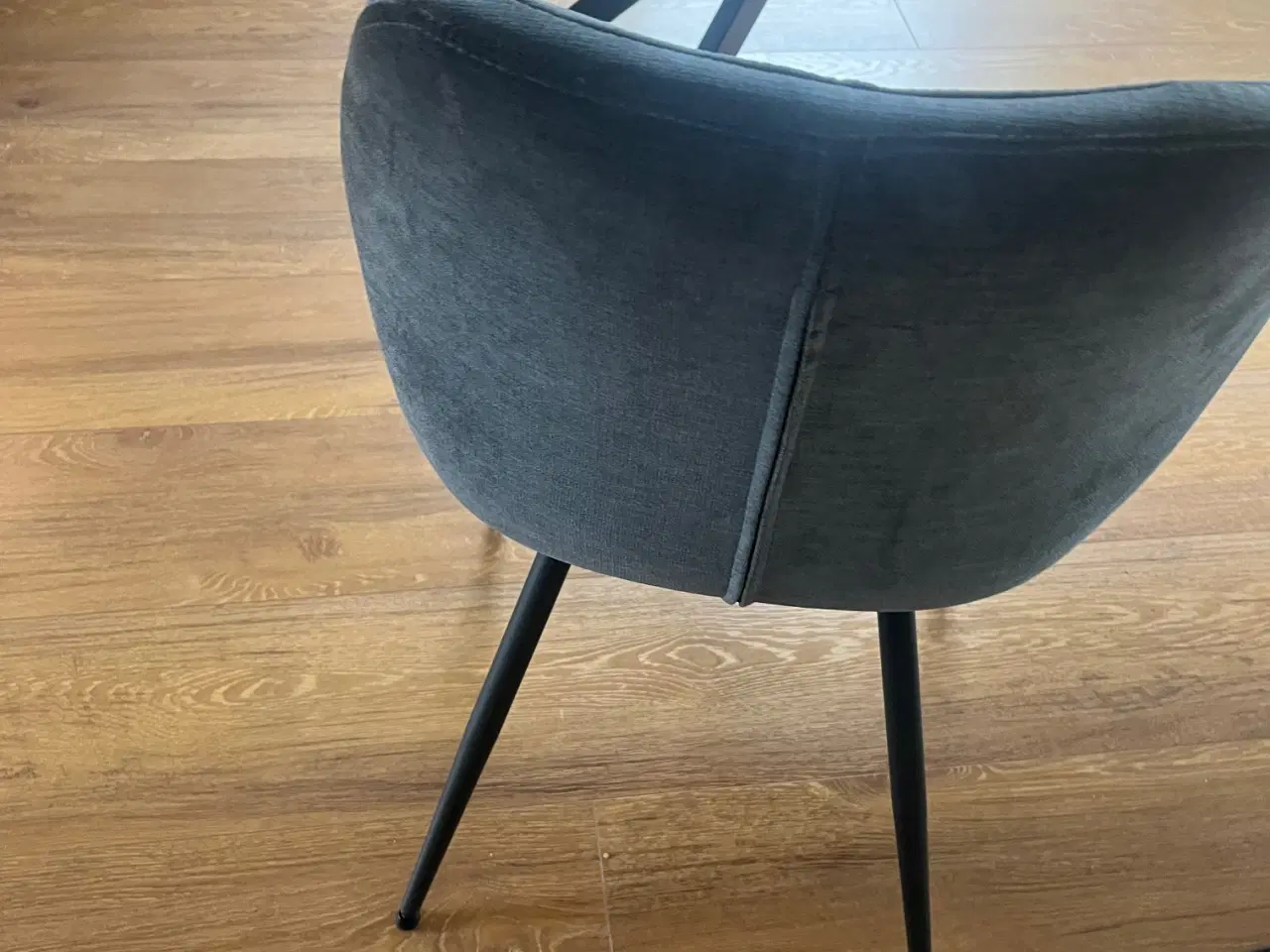 Billede 6 - Spisebord 2 m. lang med 6 stole