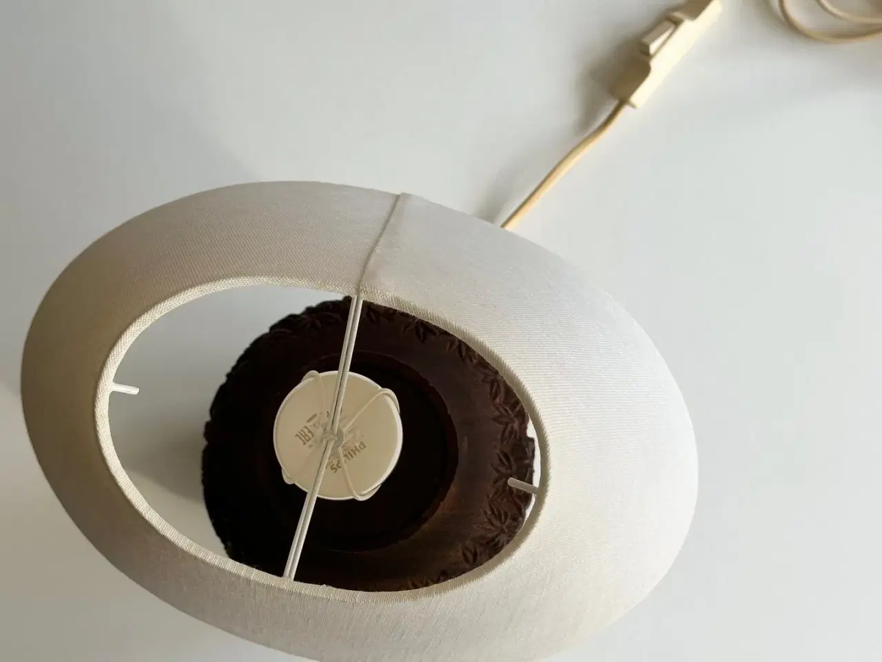Billede 4 - Bordlampe, håndskåret træ