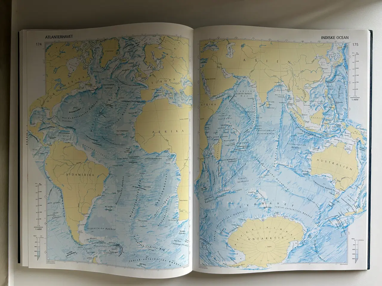 Billede 5 - Gyldendals Store Verdens Atlas, i perfekt stand!