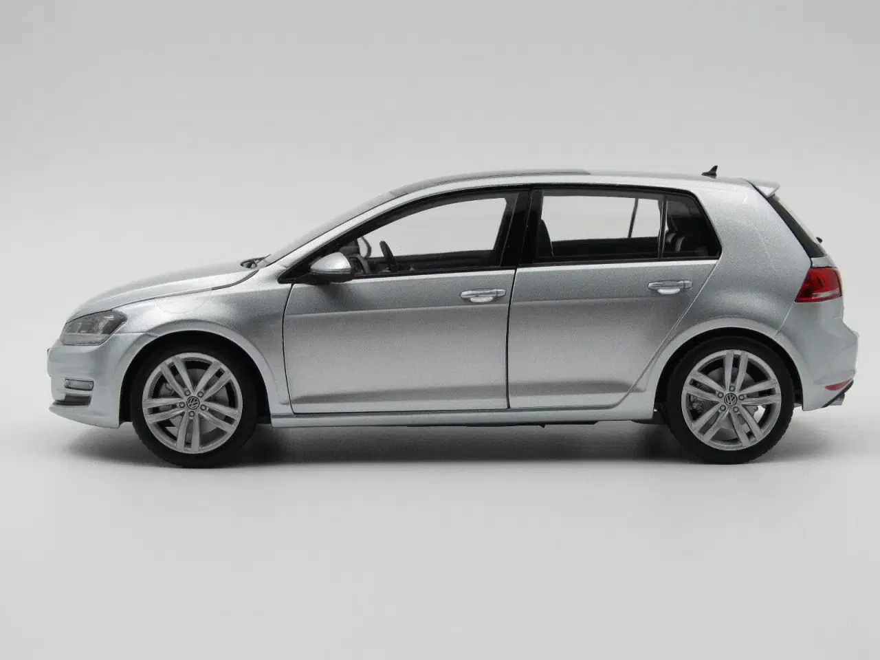 Billede 2 - 2013 VW Golf 7 / VII  Dealer Edition - 1:18