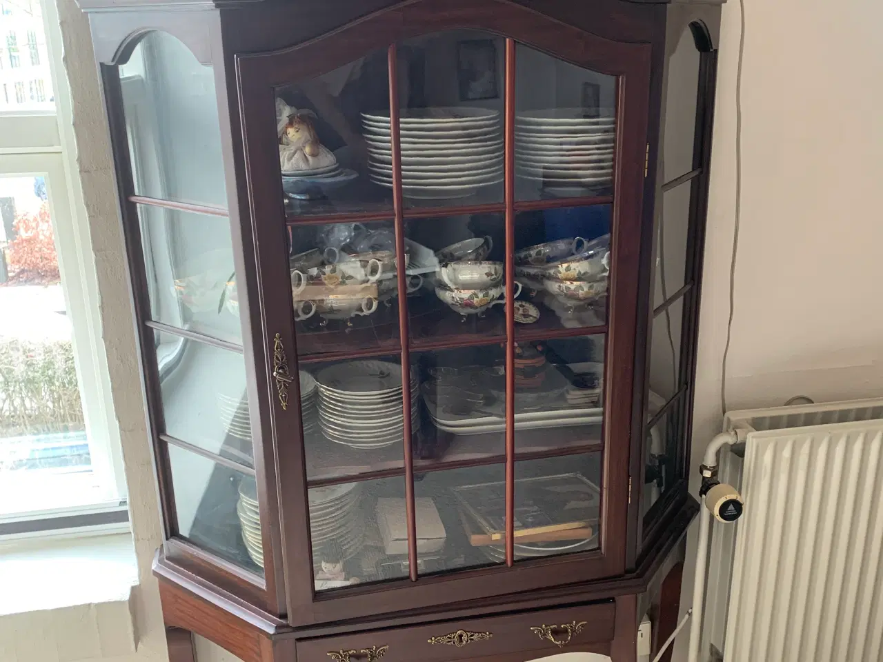 Billede 1 - Vitrine med skuffe