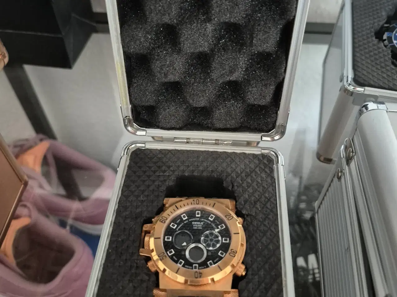 Billede 1 - SWOLE UR HELT NYT