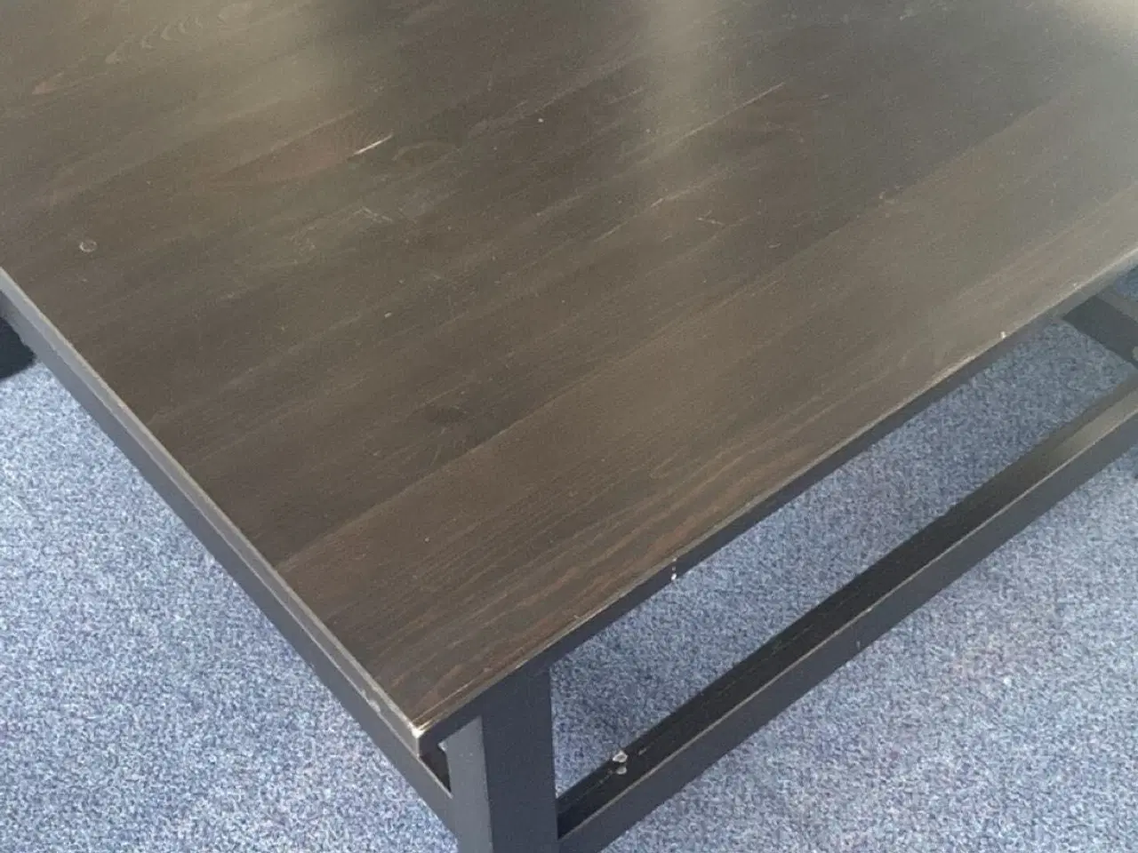 Billede 1 - Flot sofabord i mørk træfarve med sorte ben