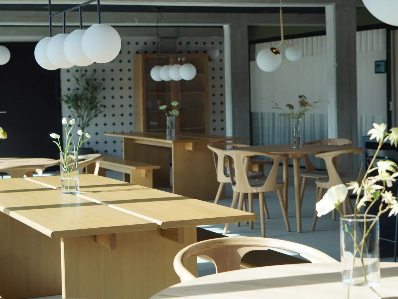 Billede 7 - Et lejemål med åbne rum der oser af skråsikker attitude og selvsikkerhed