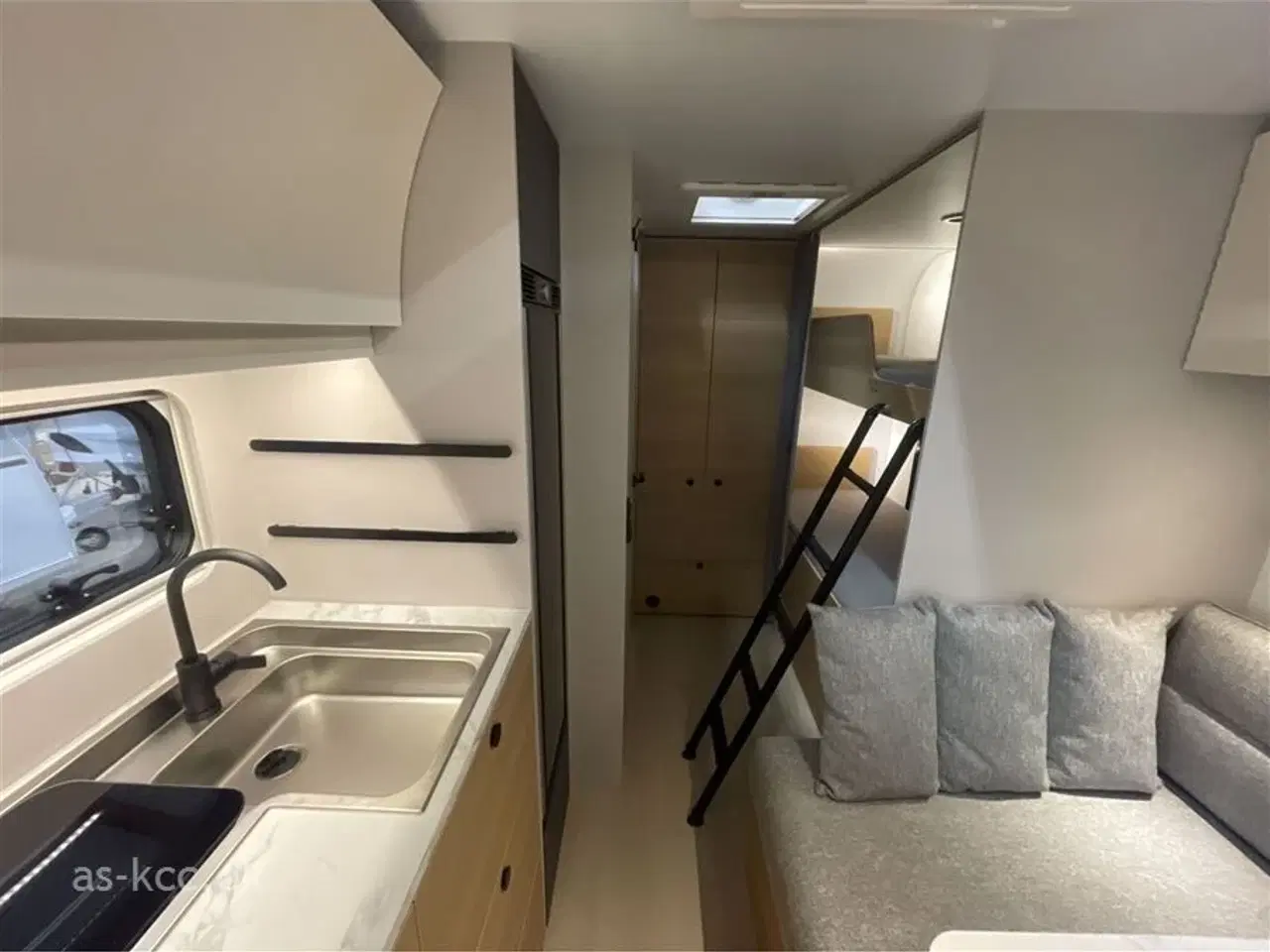 Billede 5 - 2026 - Adria Adora 573 PT   Adria Adora 573 PT Nyhed årg. 2026  6/7 sovepladser. 2000 kg totalvægt kan vejes ned.