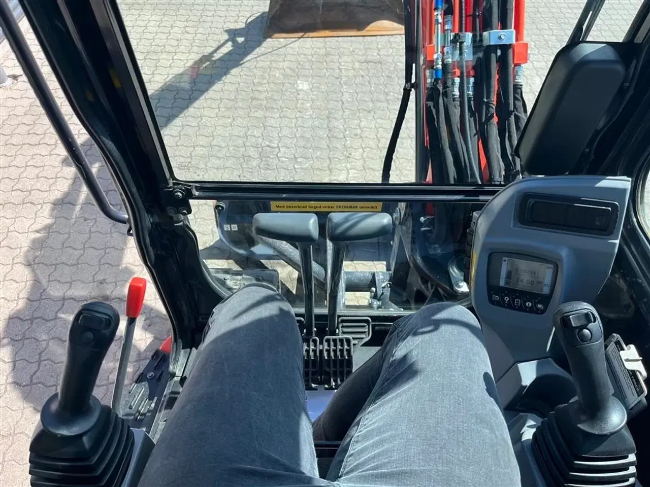Billede 12 - Kubota Kx042-4 Hydraulisk fæste med kipbar planerskovl Kun kørt 1382T