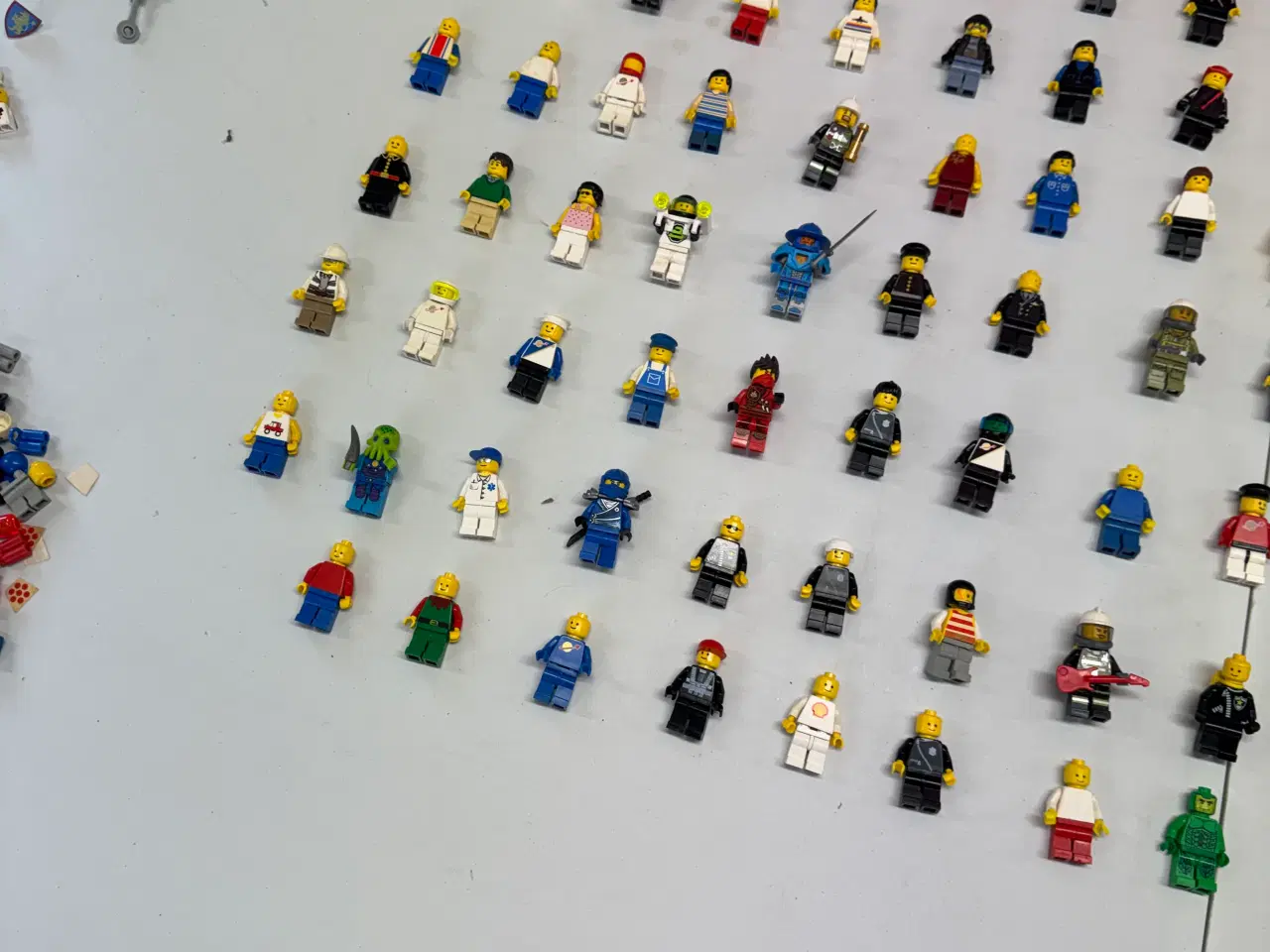 Billede 2 - Lego figurer 125 stk