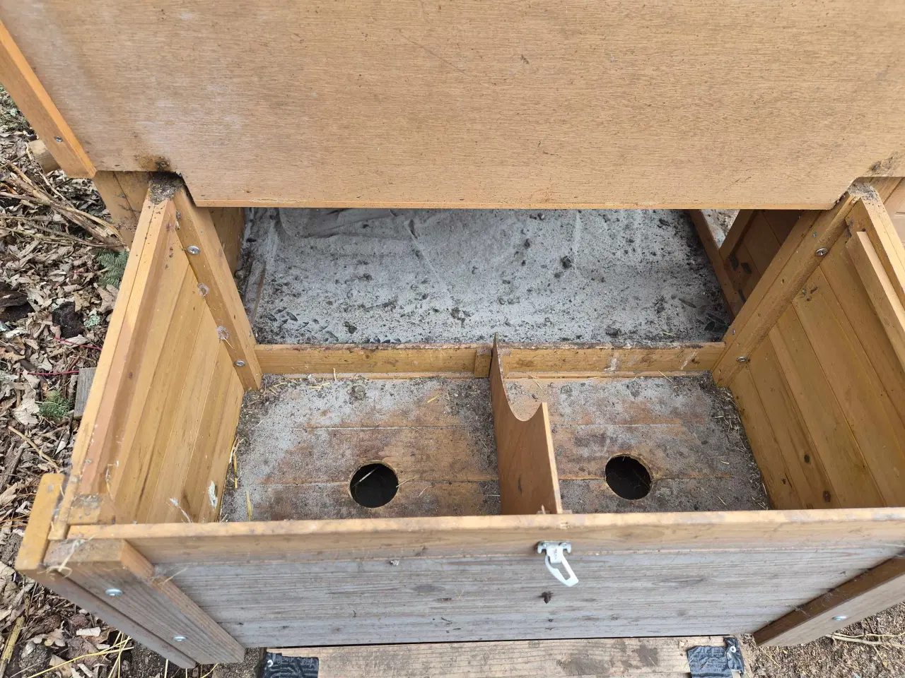 Billede 1 - Hønsehus med forsvindingsrede