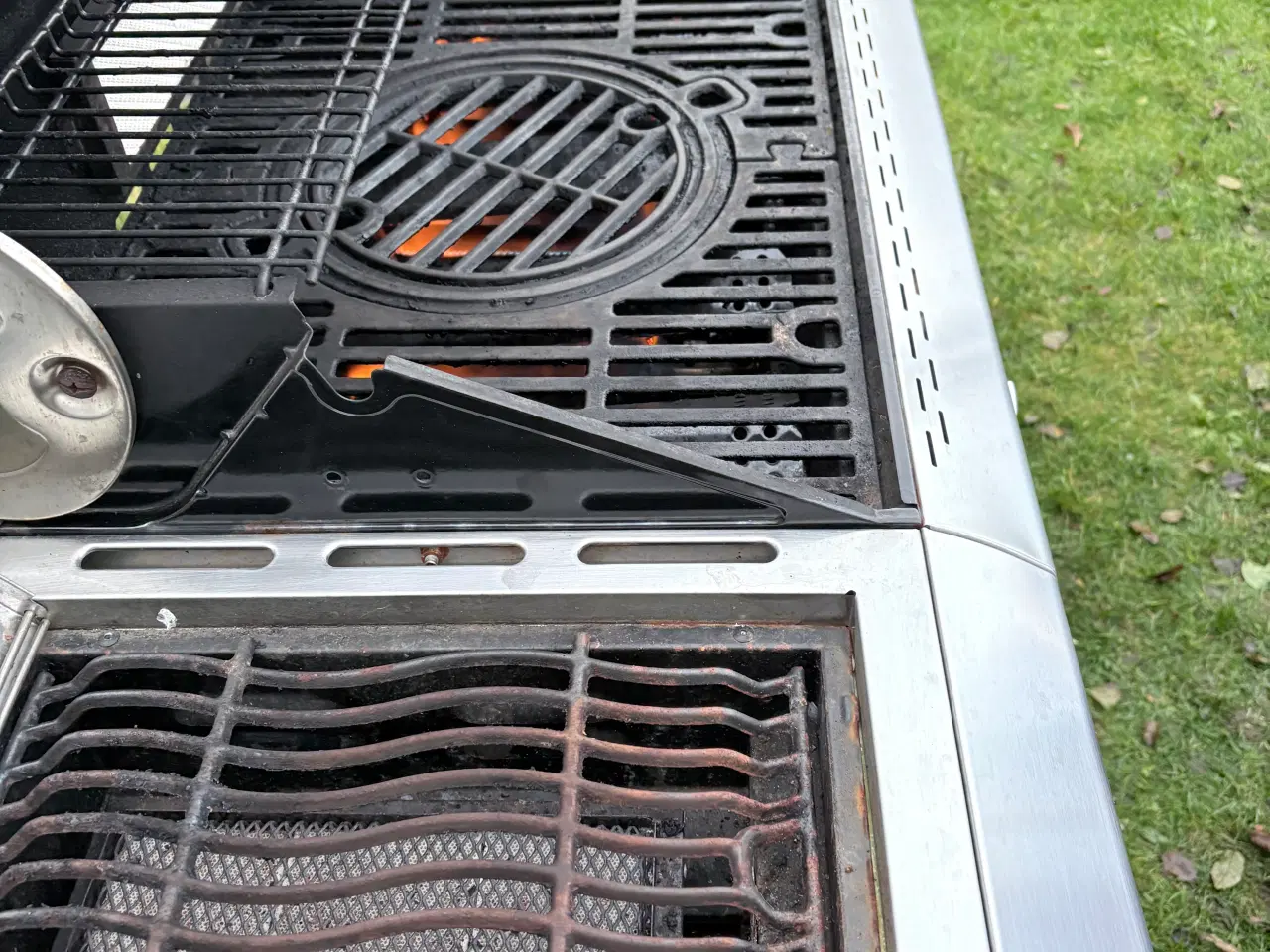 Billede 6 - Stor gasgrill med diverse tilbehør