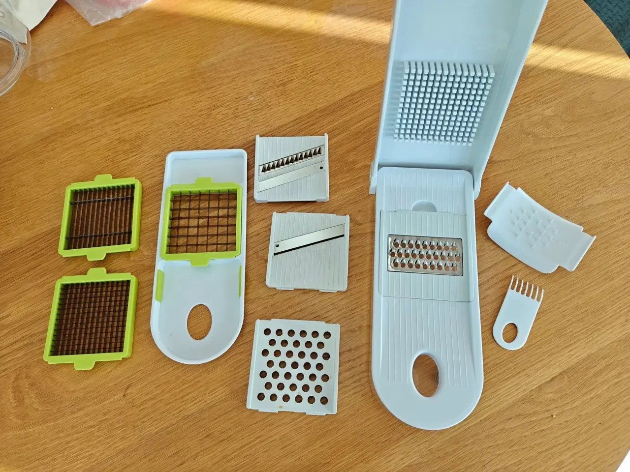 Billede 1 - Rivejern med opsamlinsbeholder